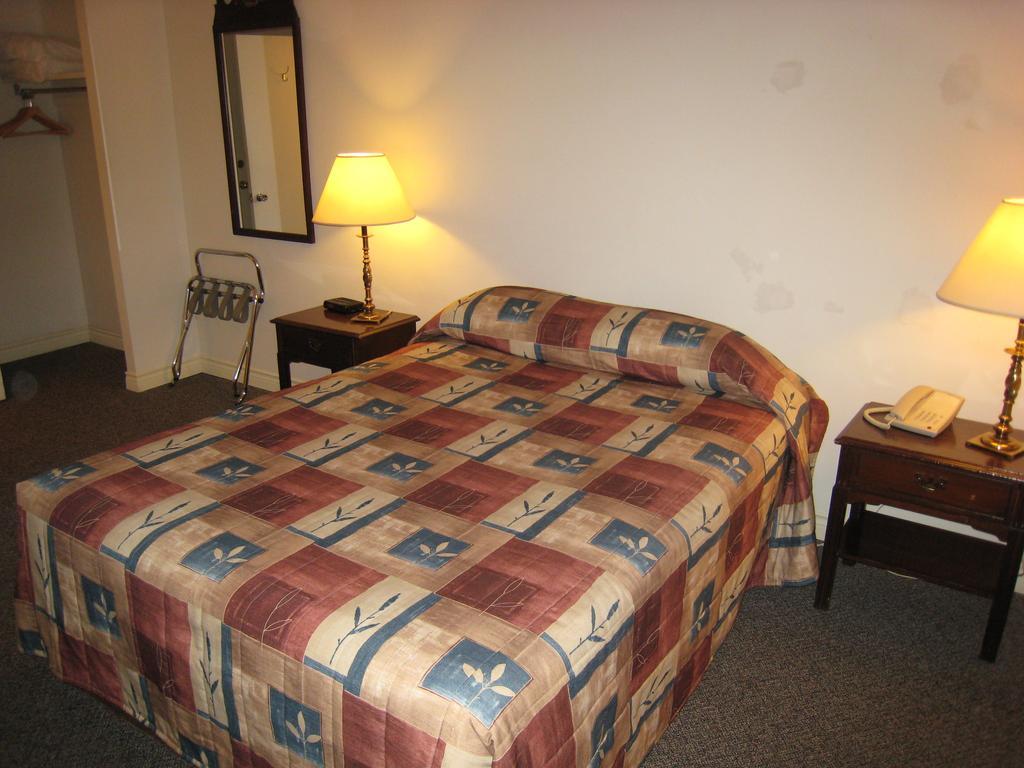 Downtowner Motor Inn Creston Ruang foto