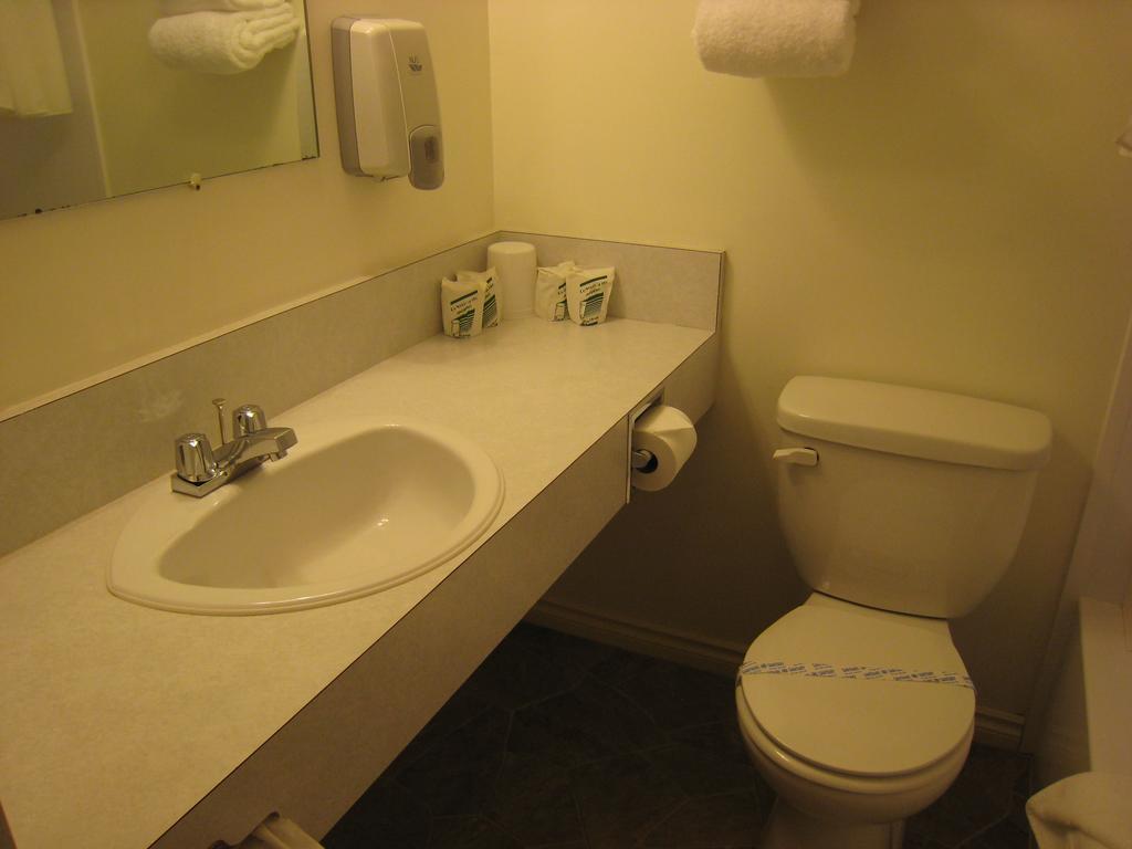 Downtowner Motor Inn Creston Ruang foto