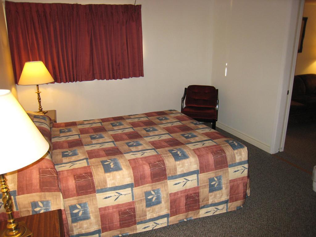 Downtowner Motor Inn Creston Ruang foto