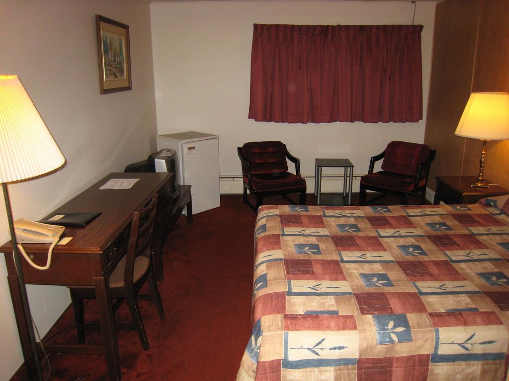 Downtowner Motor Inn Creston Ruang foto