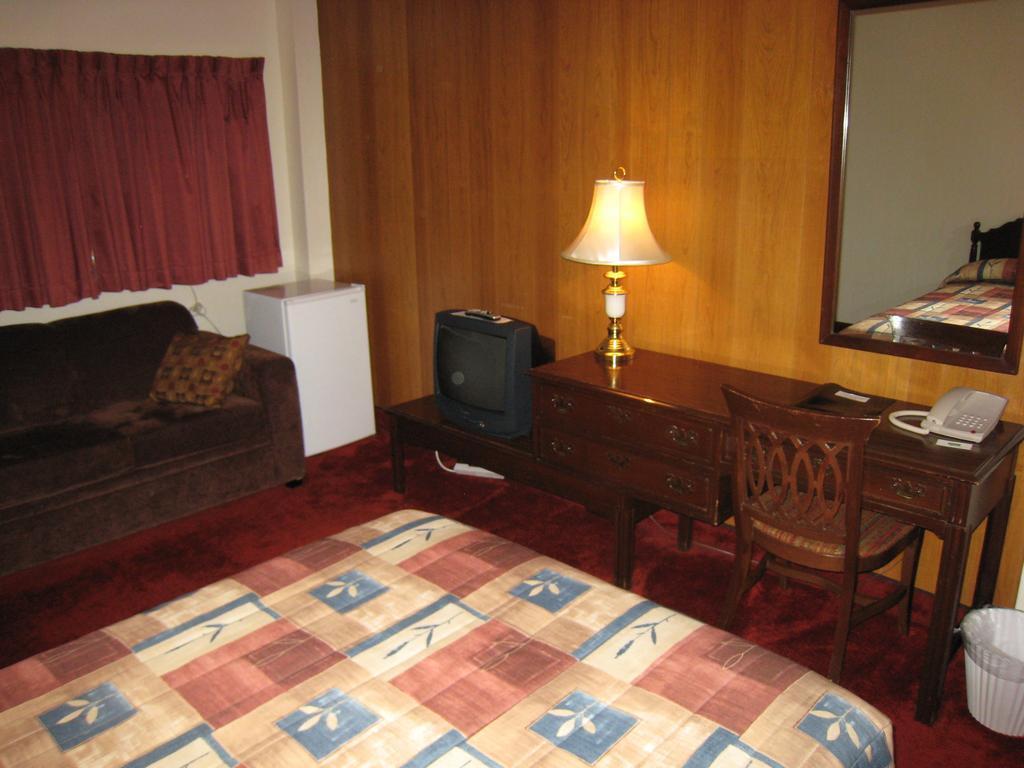 Downtowner Motor Inn Creston Ruang foto