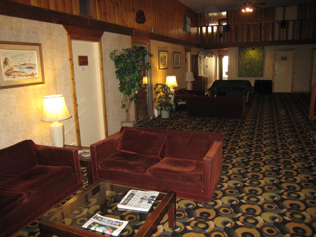 Downtowner Motor Inn Creston Bagian luar foto
