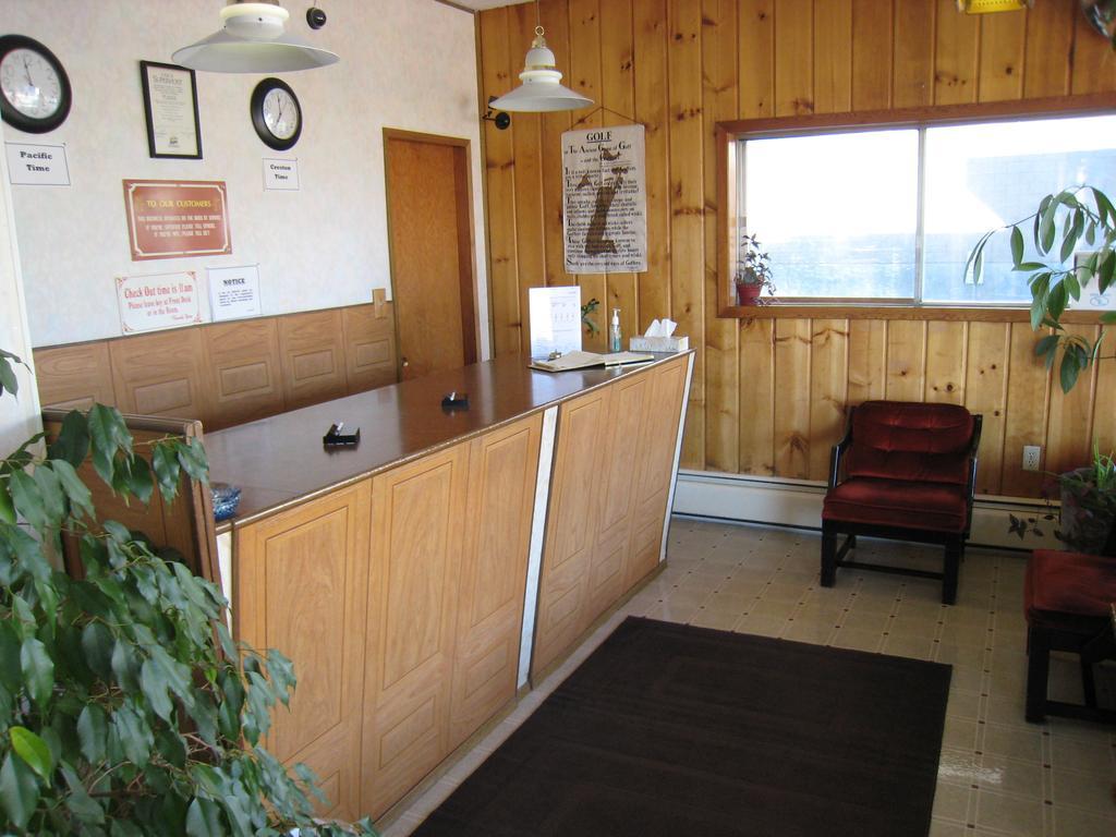 Downtowner Motor Inn Creston Bagian luar foto