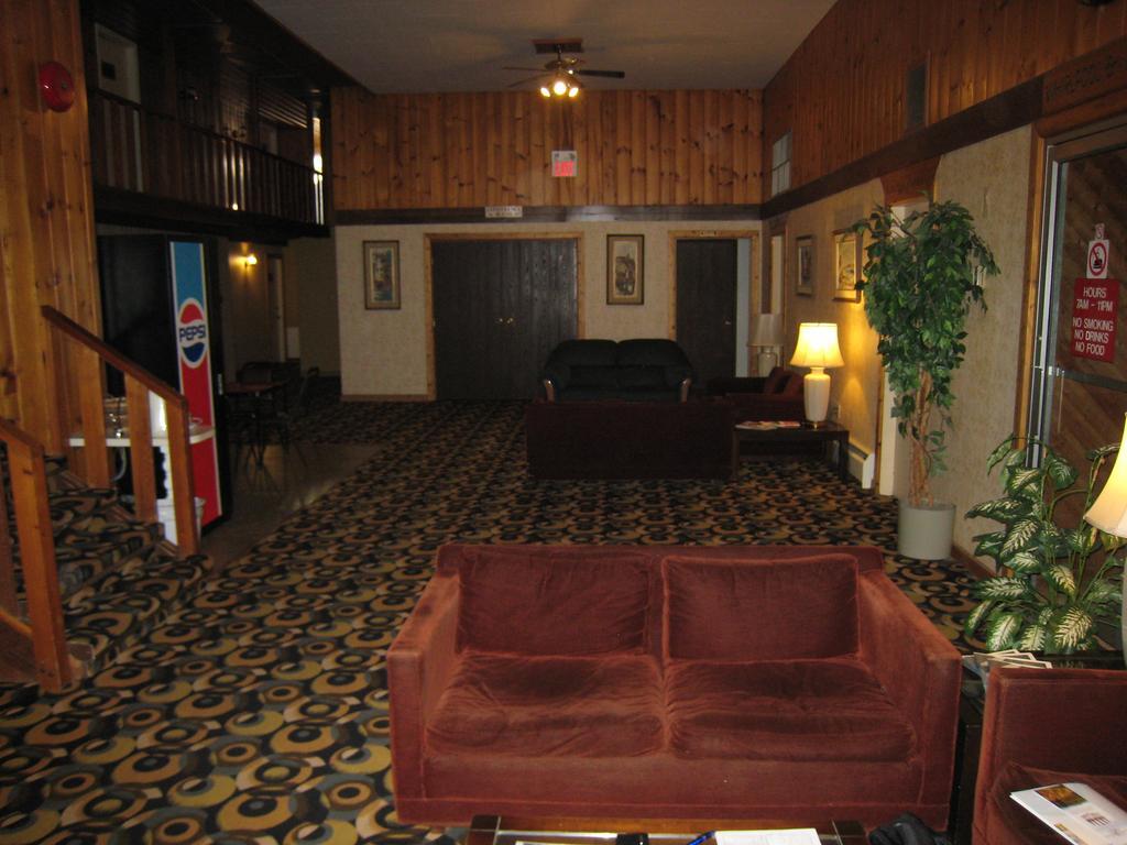 Downtowner Motor Inn Creston Bagian luar foto