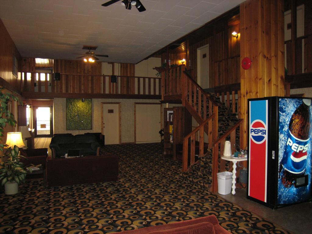 Downtowner Motor Inn Creston Bagian luar foto