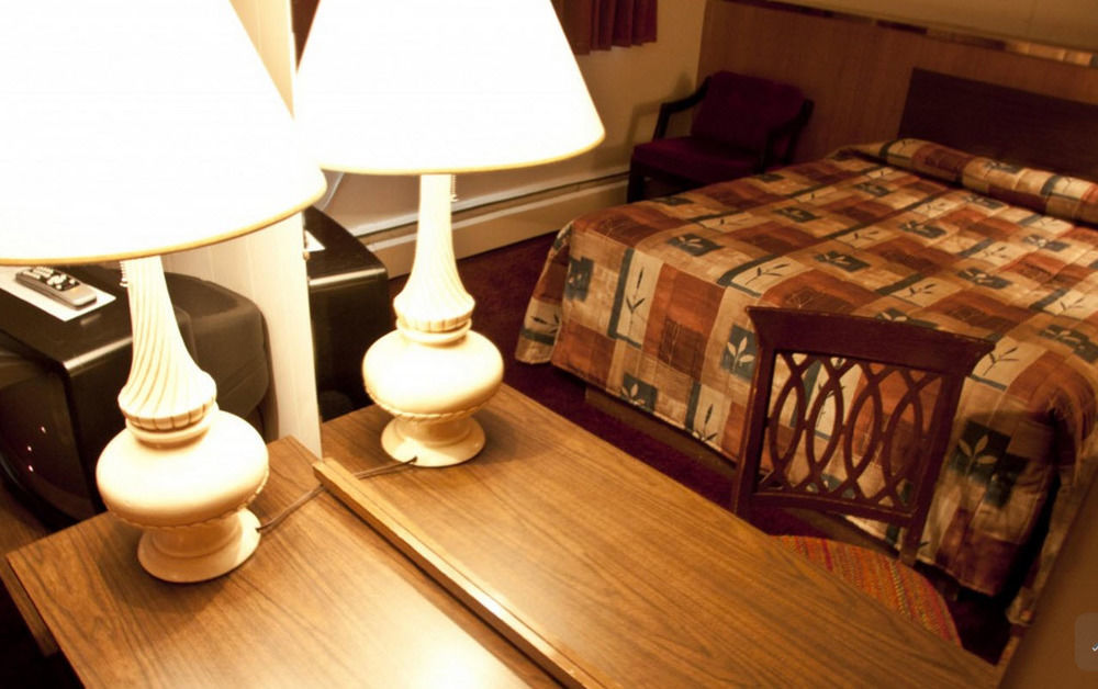Downtowner Motor Inn Creston Bagian luar foto